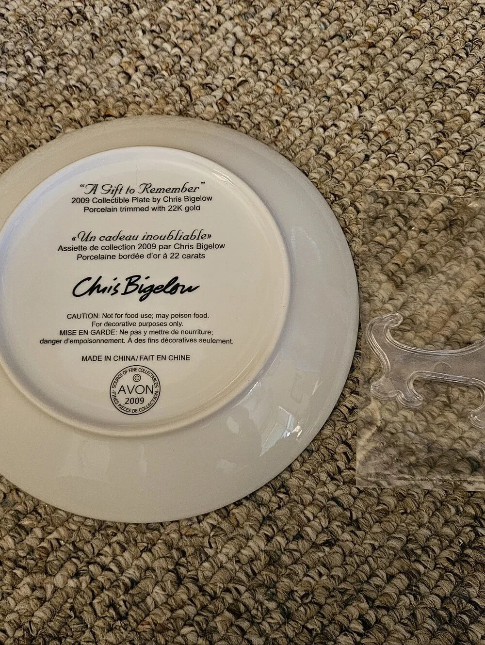 Avon A Gift To Remember Caucasian 2009 Christmas Collectible Plate